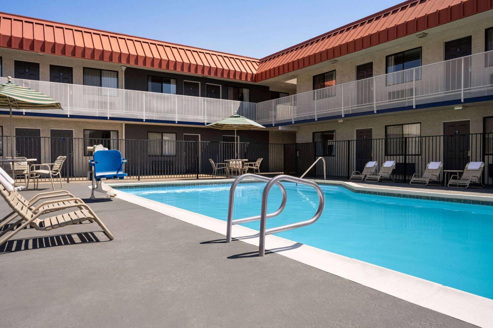 Days Inn By Wyndham Fresno South Exterior foto